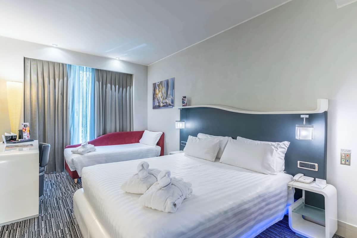 Comfort Room, Multiple Beds | Premium bedding, minibar, in-room safe, desk