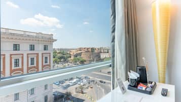 Comfort Room, 1 King Bed (Twin bed on request) | Premium bedding, minibar, in-room safe, desk