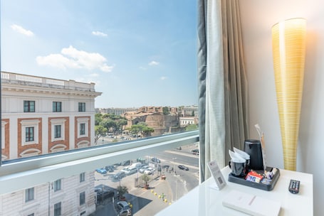 Comfort Room, 1 King Bed, Smoking (Twin bed on request) | Premium bedding, minibar, in-room safe, desk. Best Western Premier Hotel Royal Santina
