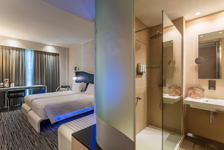Comfort Room, 2 Twin Beds, Smoking | Premium bedding, minibar, in-room safe, desk. Best Western Premier Hotel Royal Santina
