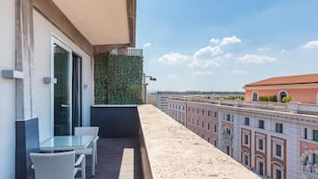 Suite Junior, 1 trĂšs grand lit, terrasse, vue ville