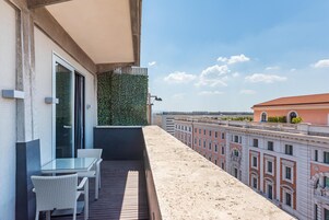 Ropa de cama de alta calidad y minibar 