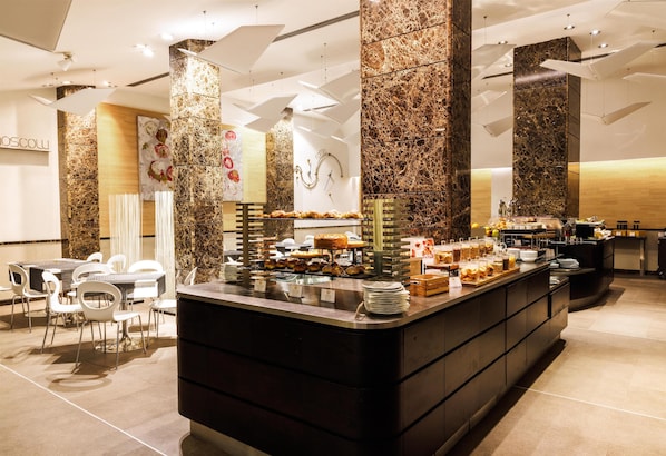 Daily buffet breakfast (EUR 16 per person)