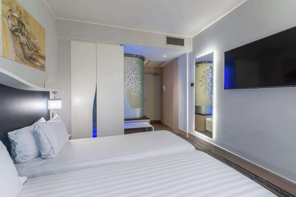 Comfort Room, 2 Twin Beds | Premium bedding, minibar, in-room safe, desk
