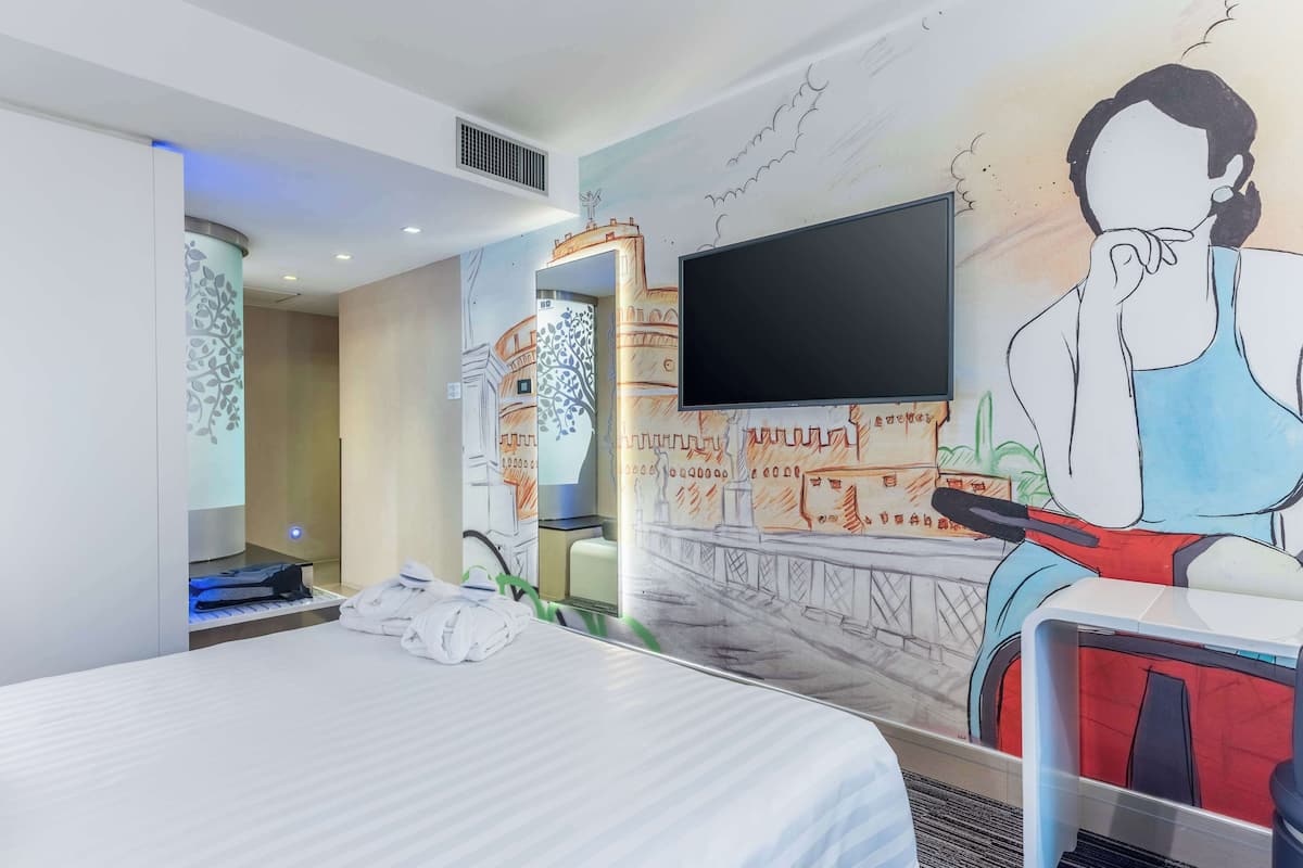 Comfort Room, Multiple Beds, Smoking | Premium bedding, minibar, in-room safe, desk