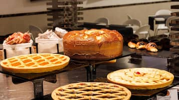 Desayuno buffet todos los días (con cargo)