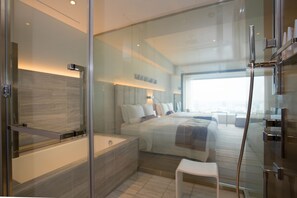 Separate tub and shower, rainfall showerhead, eco-friendly toiletries - The Prince Gallery Tokyo Kioicho, a Luxury Collection Hotel (Tokyo)