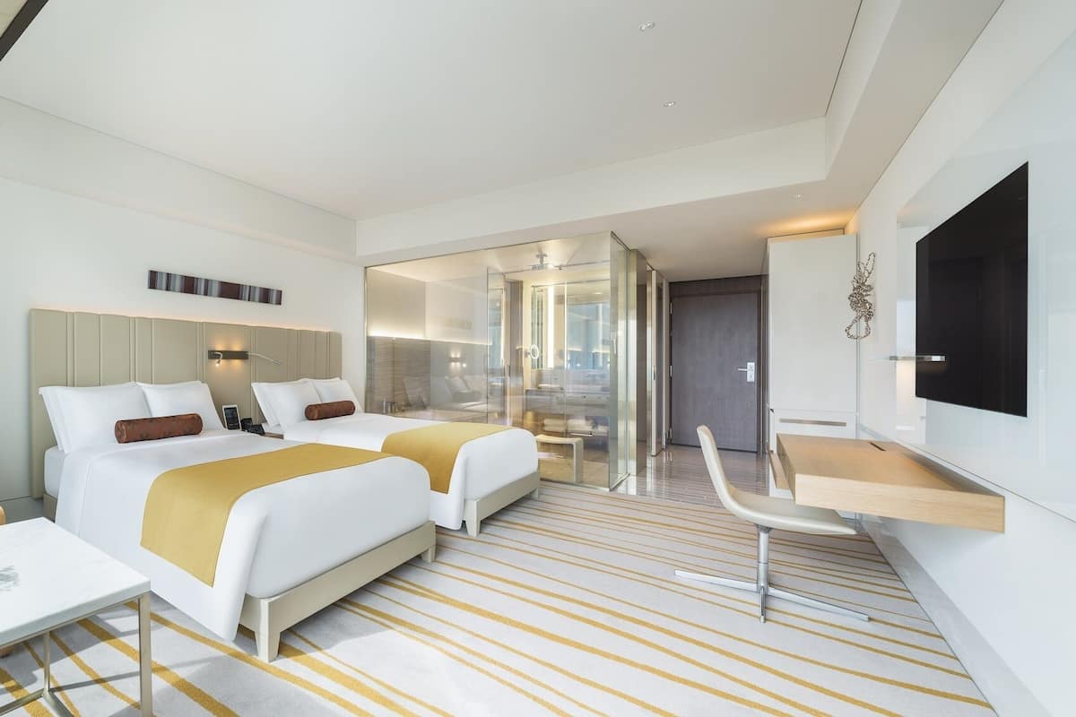 Club Deluxe Premier Twin, Non-smoking | 1 bedroom, minibar, in-room safe, desk