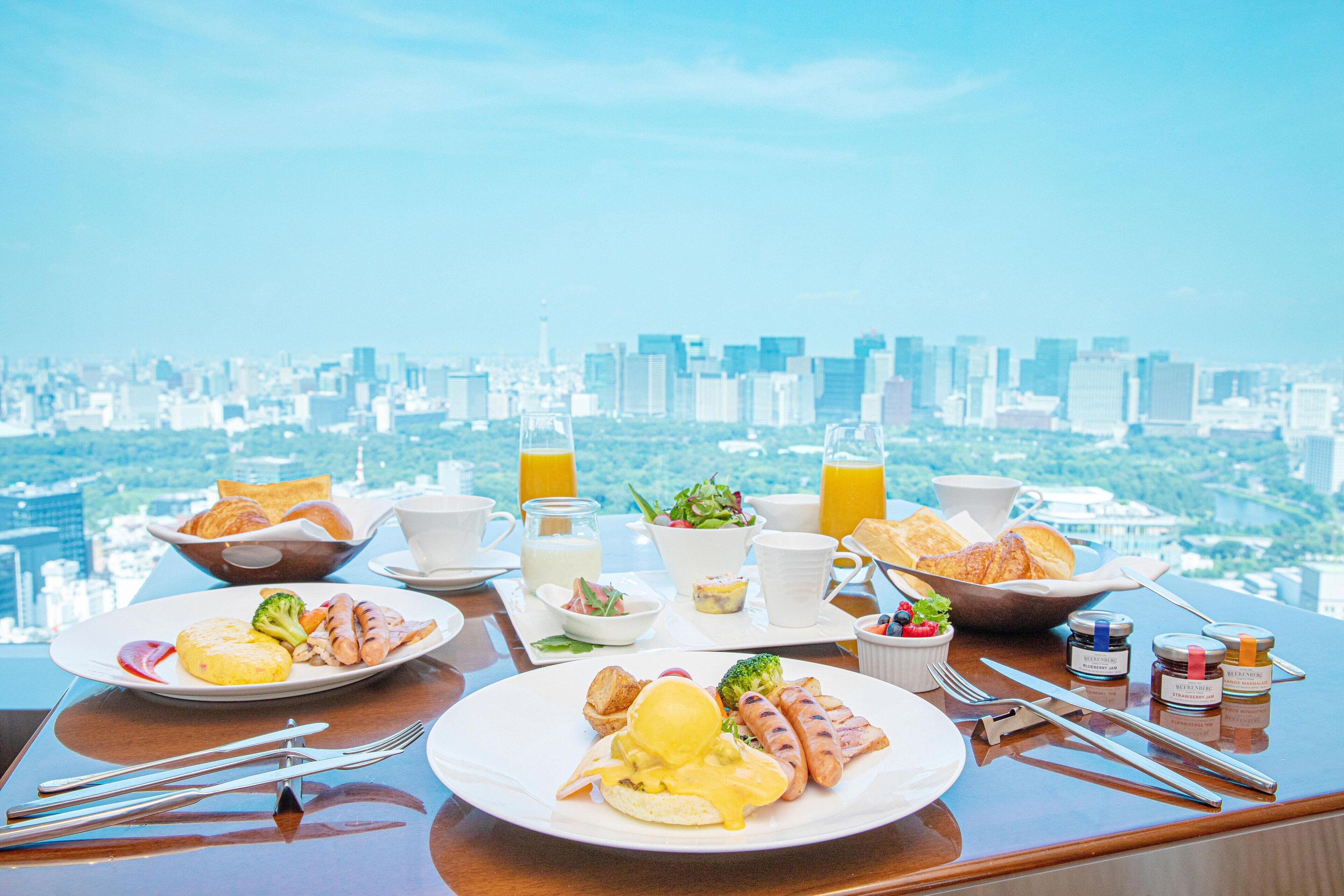 daily buffet breakfast (jpy 6670 per person)