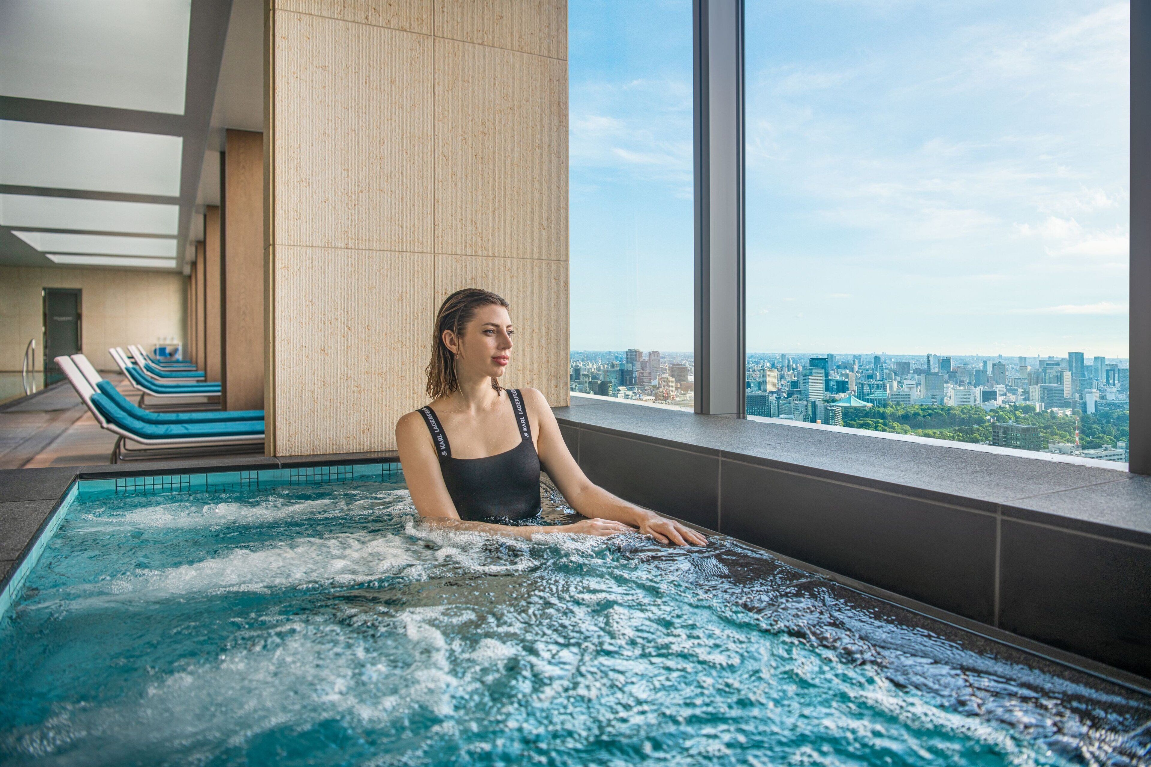 Sauna, hot tub, body treatments, facials, 5 treatment rooms