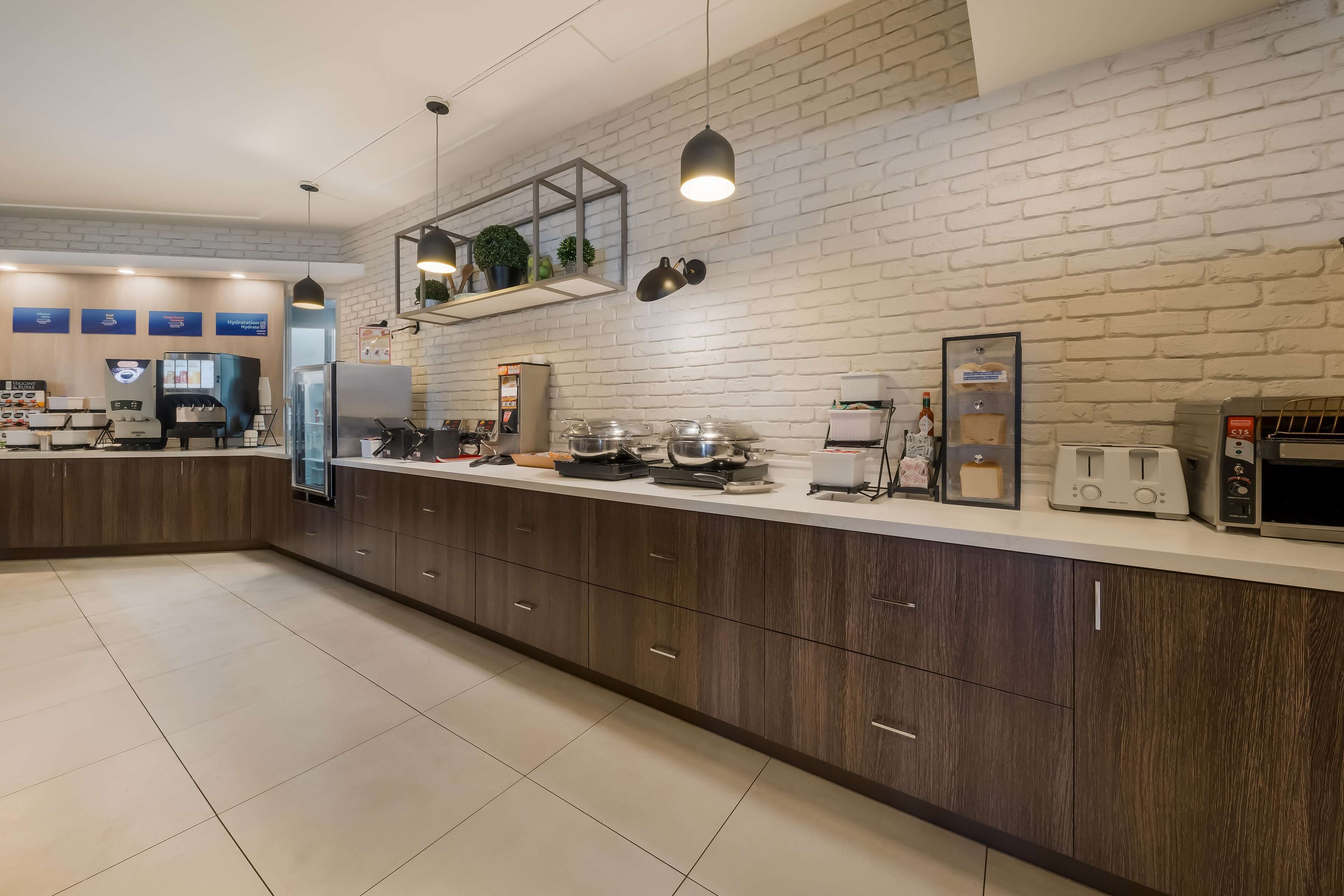 free daily continental breakfast