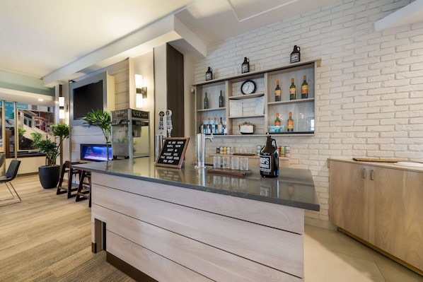 Bar (on property) - Best Western Belleville (Belleville)