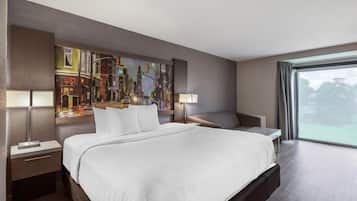 Executive Room, 1 King Bed, Non Smoking (with Sofabed) | Premium bedding, pillowtop beds, in-room safe, desk