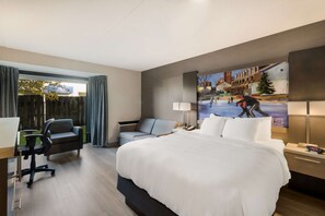 Sengetøy av topp kvalitet, senger med overmadrass og safe på rommet