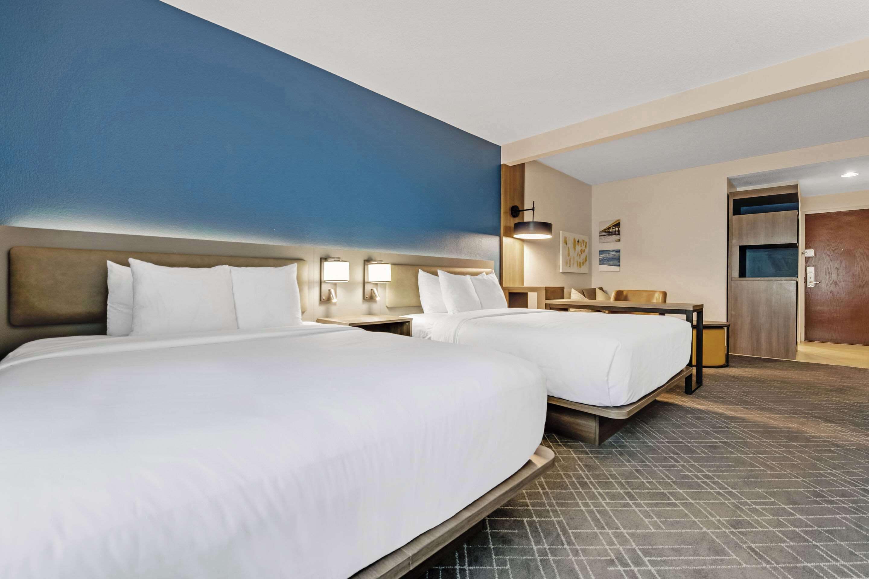 suite | individually decorated, individually furnished, desk, laptop workspace