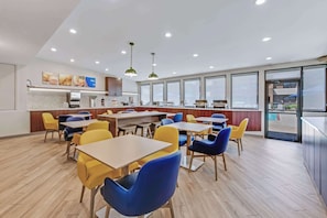 Free daily buffet breakfast - Comfort Suites Chesapeake - Norfolk (Chesapeake)