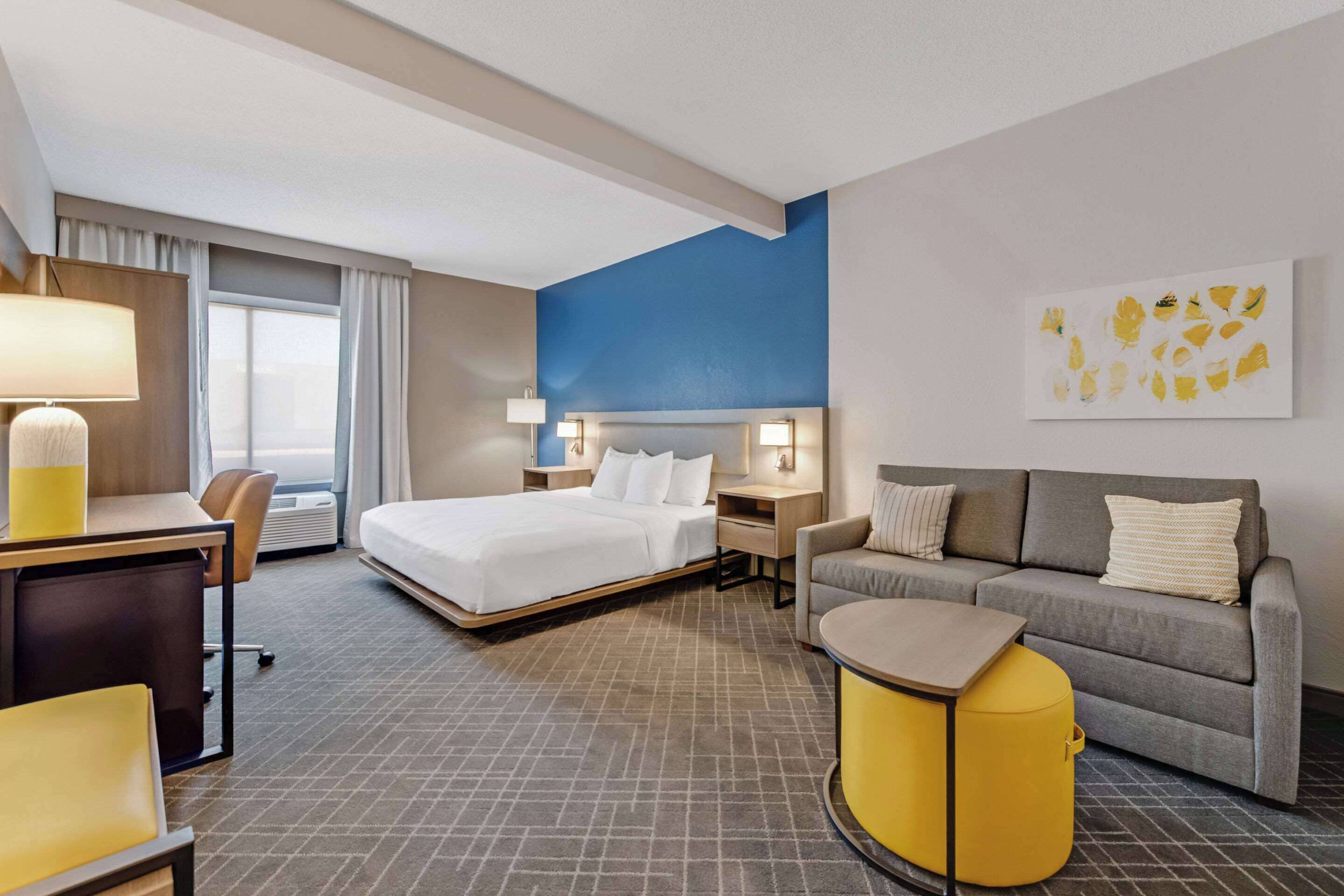 suite, 1 double bed with sofa bed, accessible, non smoking | individually decorated, individually furnished, desk, laptop workspace