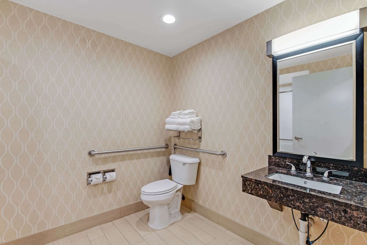 suite | individually decorated, individually furnished, desk, laptop workspace