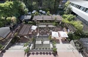 Property grounds - Hotel Miguel Angel (Madrid)