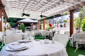 Outdoor banquet area - Hotel Miguel Angel (Madrid)