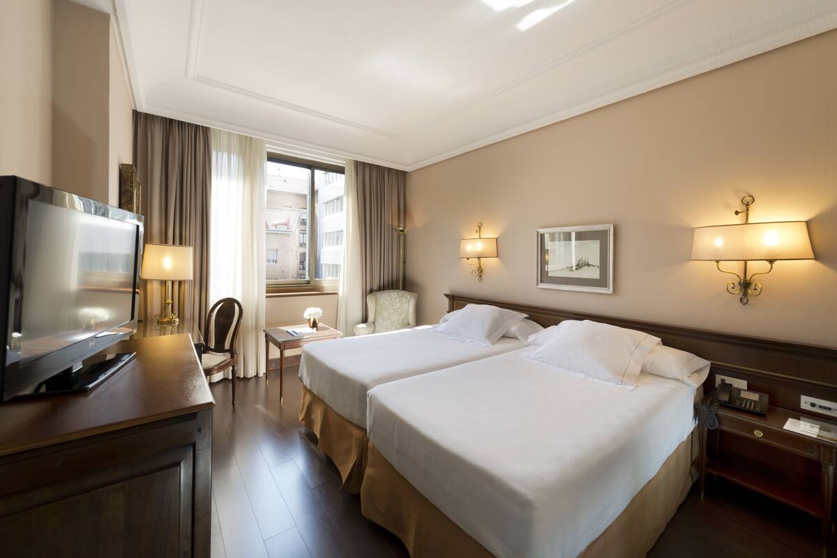 Hypo-allergenic bedding, minibar, in-room safe, desk