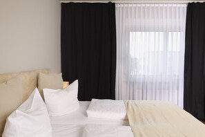 1 bedroom, hypo-allergenic bedding, desk, blackout curtains