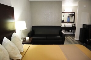 Suite, 1 King Bed, Non Smoking