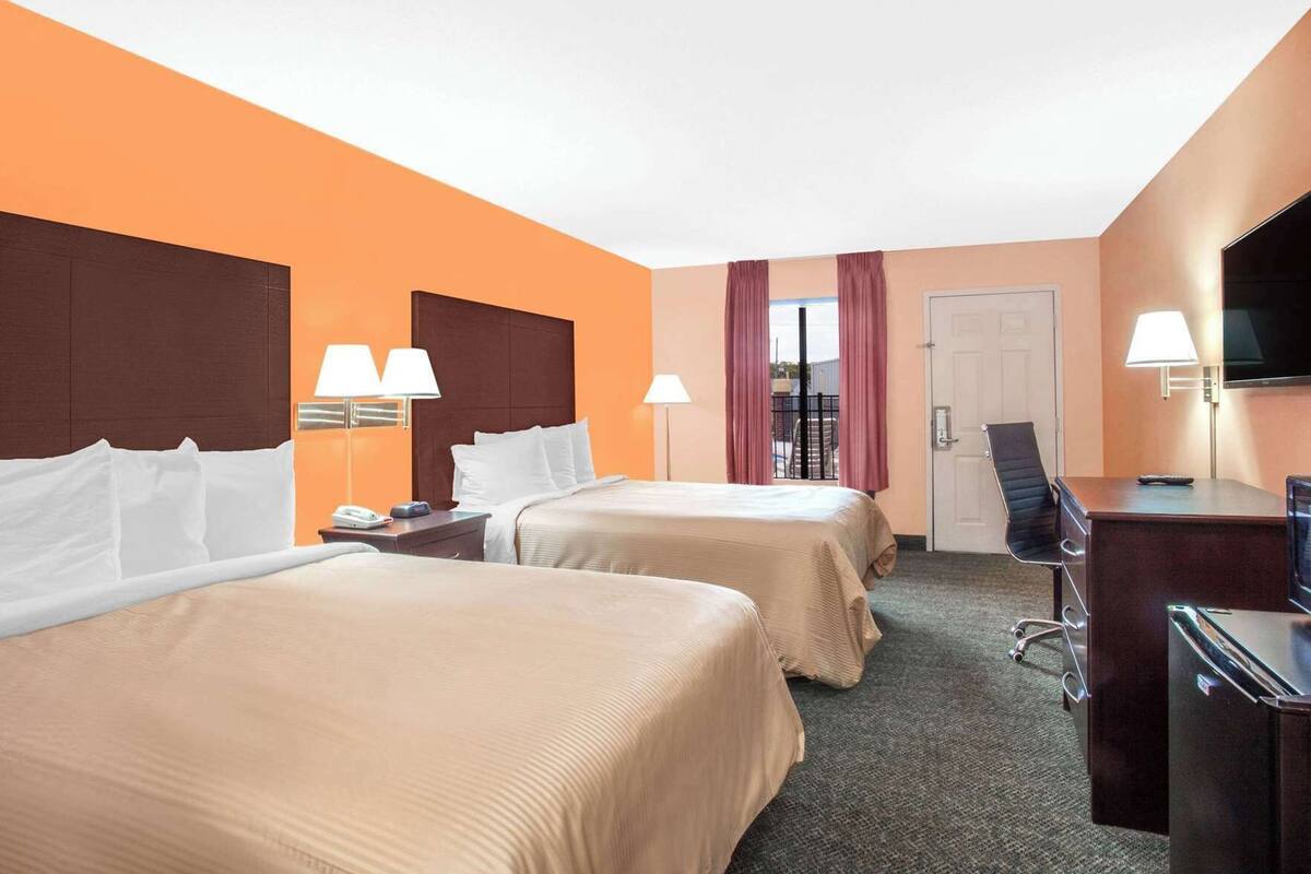In-room safe, desk, iron/ironing board, rollaway beds (surcharge)