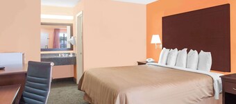 Days Inn by Wyndham Moulton