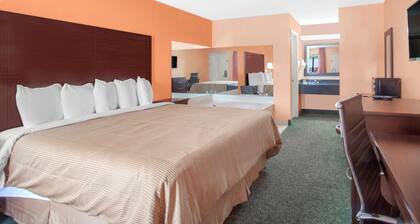 Days Inn by Wyndham Moulton