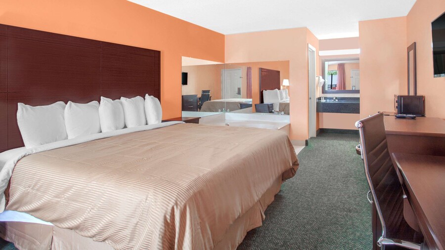 Days Inn by Wyndham Moulton
