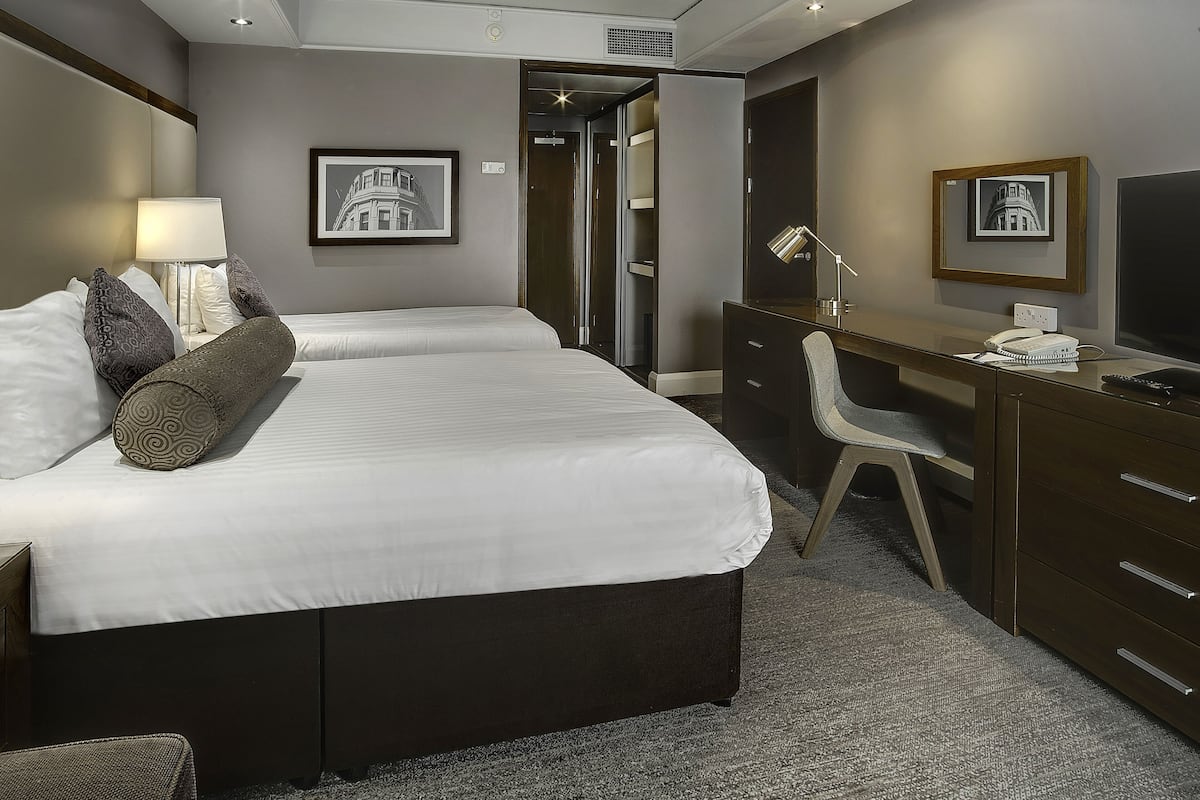 Premium bedding, in-room safe, desk, blackout drapes