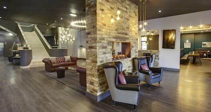Sandman Signature London Gatwick Hotel