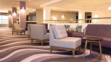 Serves lunch and dinner