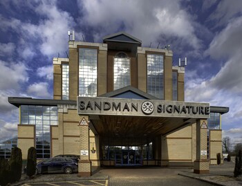 Sandman Signature London Gatwick Hotel