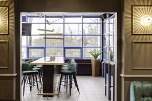 Breakfast, lunch and dinner served - Sandman Signature London Gatwick Hotel (Crawley)