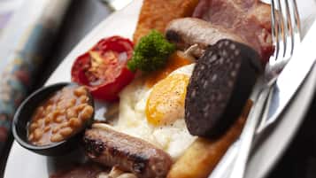 Tägliches großes Frühstück (16.95 GBP pro Person)