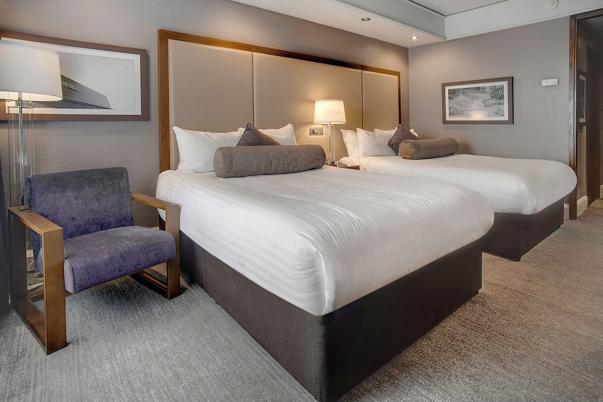 Premium bedding, in-room safe, desk, blackout curtains
