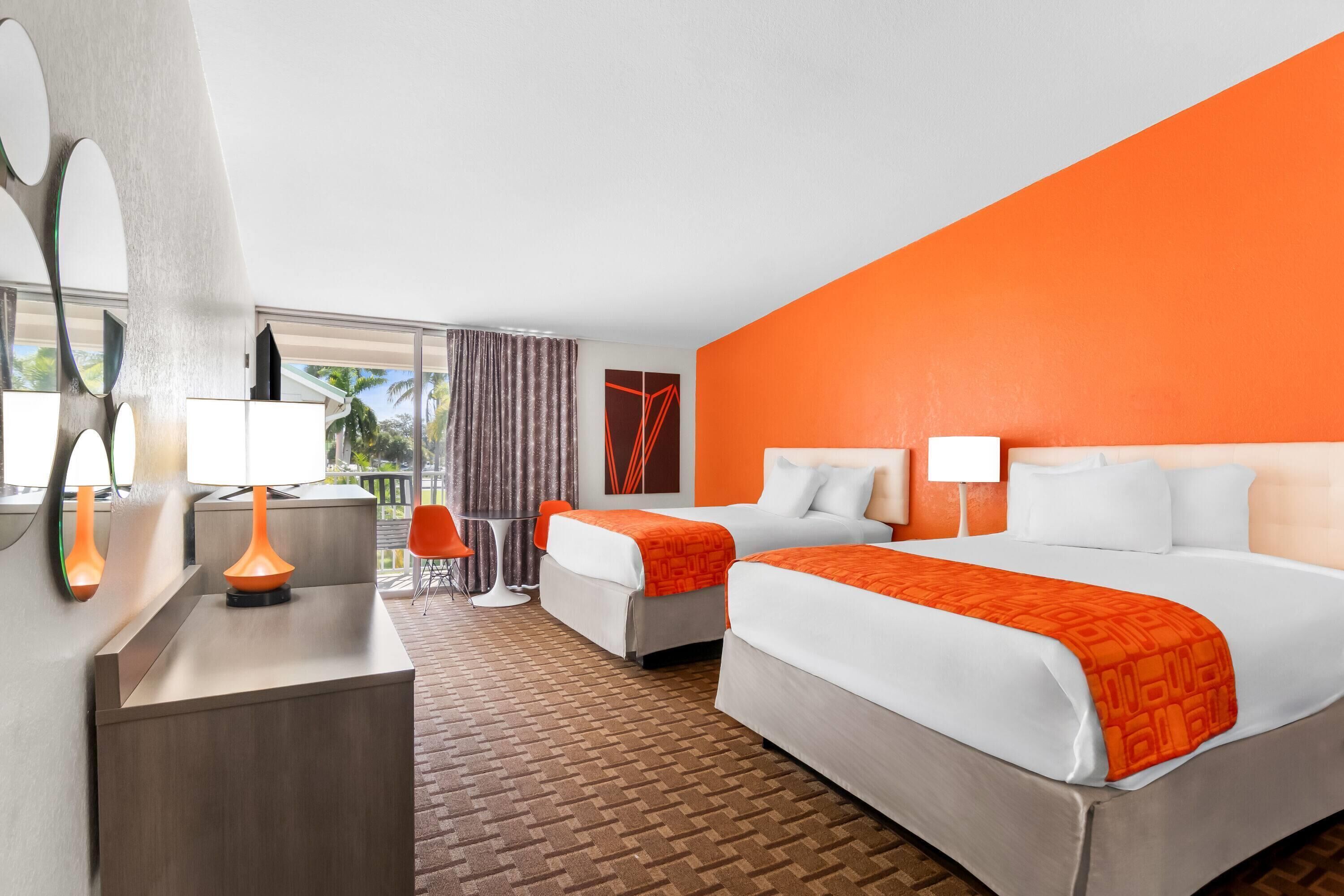 Cortinas blackout, cunas gratuitas y ropa de cama 