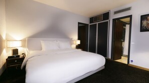 Phòng Suite Superior | Bộ đồ giường cao cấp, két bảo mật tại phòng, bàn 