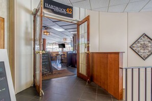 Breakfast, lunch and dinner served - Clarion Hotel (Sudbury)