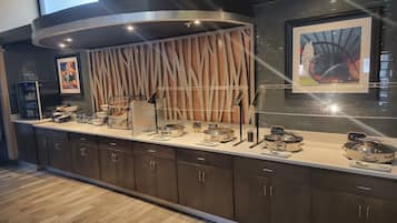 Café da manhã com buffet todos os dias (USD 7.49 por pessoa)