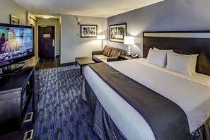 标准房, 1 张特大床和 1 张沙发床 | 高档床上用品、加厚床垫、办公桌、遮光窗帘