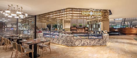 4 restaurants, spécialités Cuisine internationale