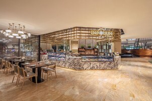 4 restaurants, breakfast, lunch, dinner served; international cuisine