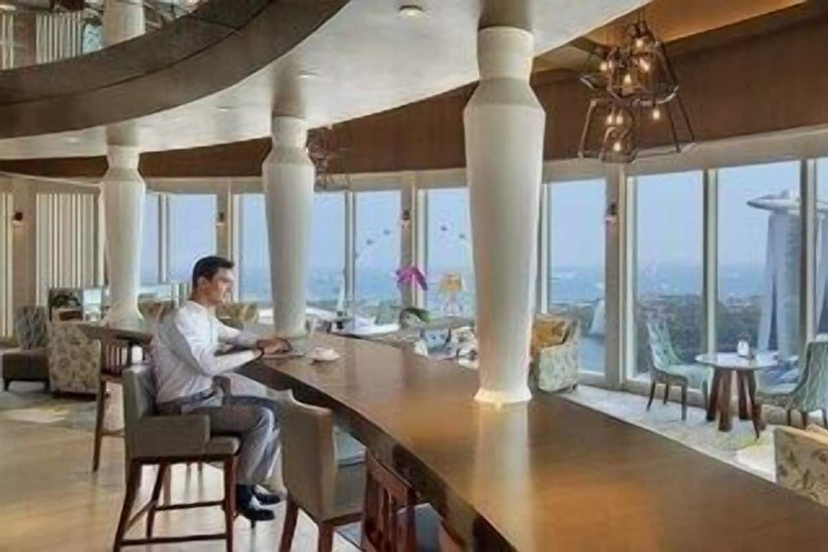 Restaurantes | 4 restaurantes; se sirven desayunos, comidas y cenas