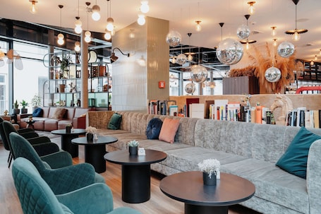 Bar (on property). Hotel Berlin, Berlin, a member of Radisson Individuals