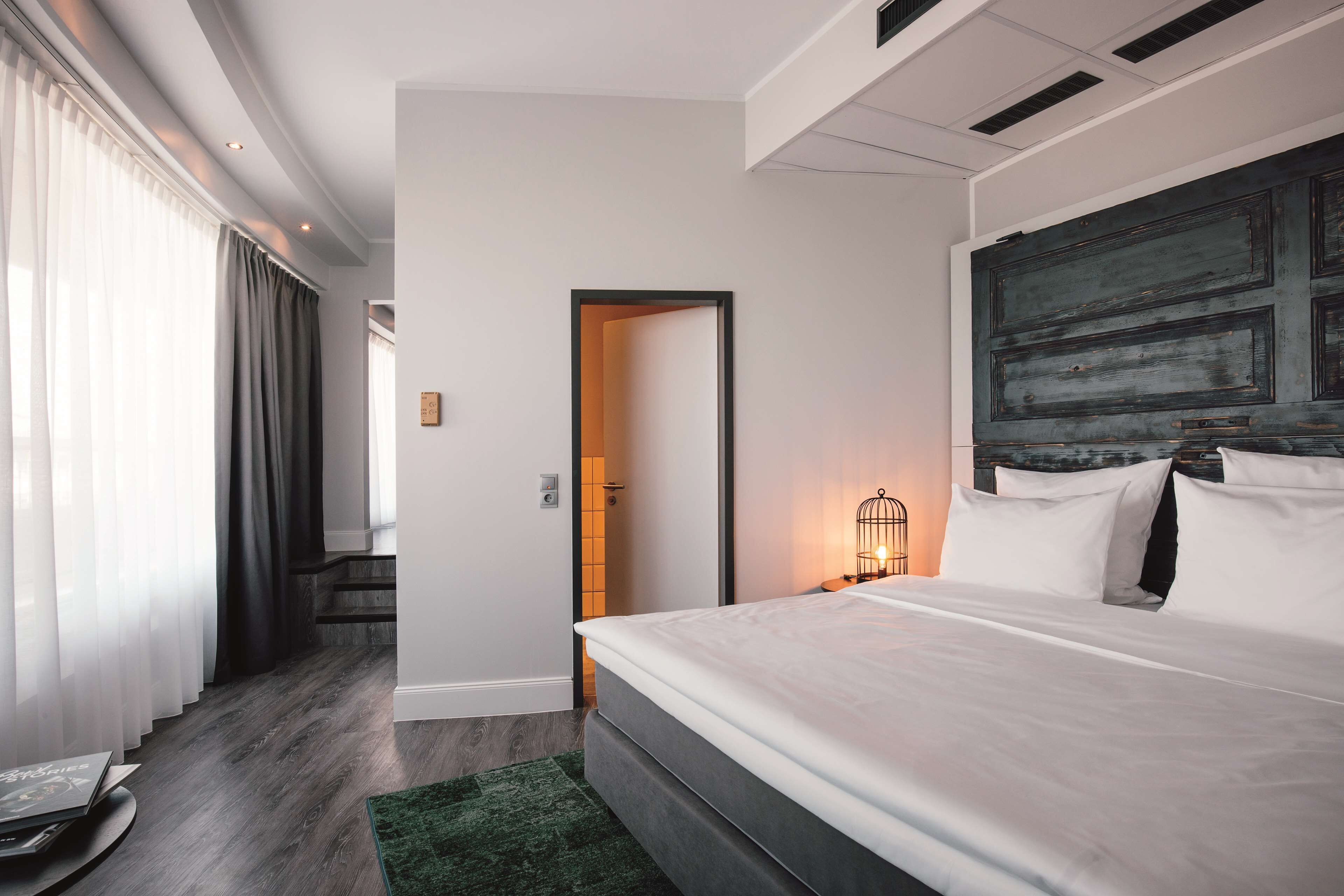 Suite (One Bedroom) | Hypo-allergenic bedding, in-room safe, desk, laptop workspace