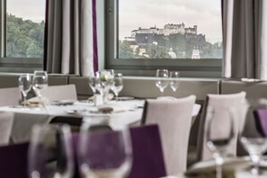 Dîner et souper servis sur place, cuisine régionale
