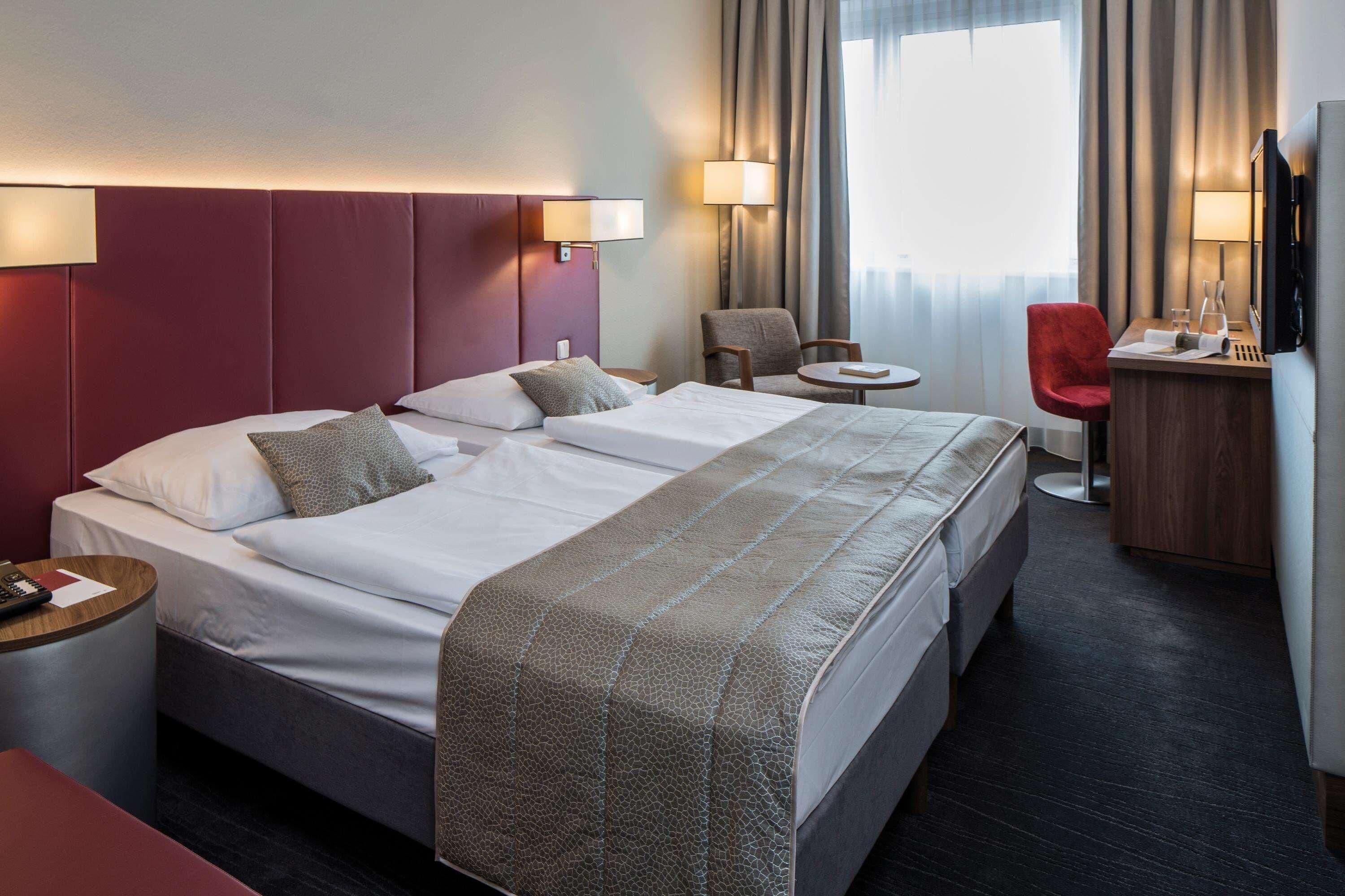 Hypo-allergenic bedding, minibar, in-room safe, desk